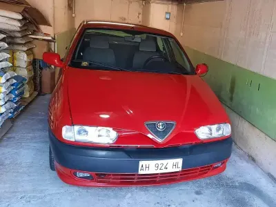 Usata Alfa Romeo 146 129 CV (94 kW) 1996 Rosso Utilitaria