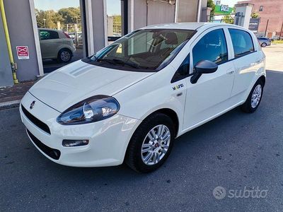Gebraucht Fiat Punto Young 69 PS (50 kW) 2015 Weiß Kleinwagen