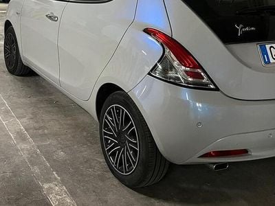 Usata Lancia Ypsilon 69 CV (50 kW) 2021 Grigio Utilitaria
