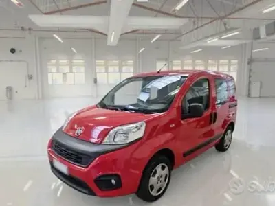 Begagnad Fiat Qubo Easy 80 HK (58 kW) 2019 Röd Minibuss