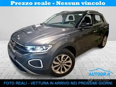 Usata VW T-Roc Life 110 CV (80 kW) 2023 Grigio SUV