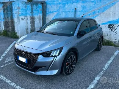 Usata Peugeot 208 GT-line 102 CV (75 kW) 2020 Grigio Utilitaria