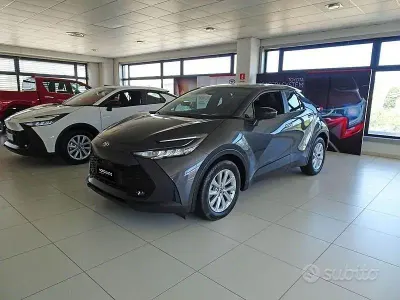 Nuova Toyota C-HR Active 98 CV (72 kW) 2026 Grigio SUV