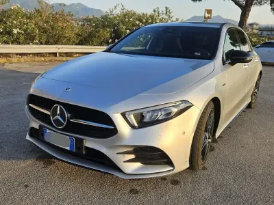 Usata Mercedes A180 AMG line 116 CV (85 kW) 2022 Grigio Berlina