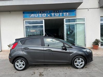 Usata Ford Fiesta Titanium 95 CV (69 kW) 2016 Grigio Berlina