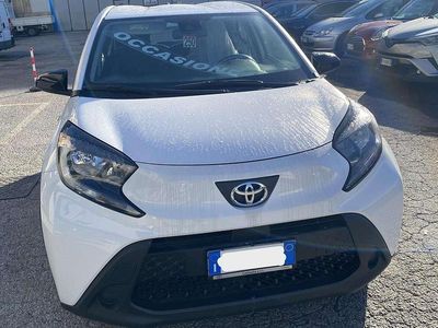 Nuova Toyota Aygo X Active 72 CV (52 kW) 2025 Super white [040]  pastello SUV