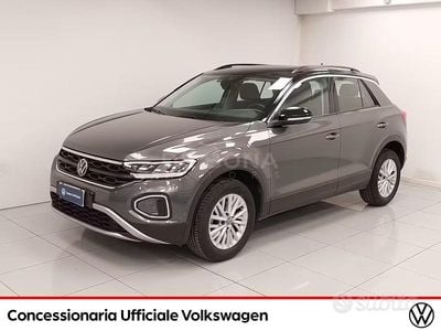 Usado VW T-Roc Life 116 CV (85 kW) 2025 Gris SUV