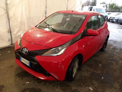 Usata Toyota Aygo X-play 69 CV (50 kW) 2017 Rosso Utilitaria