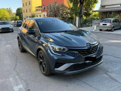 Usata Renault Captur Engineered 94 CV (69 kW) 2023 Blu/azzurro SUV