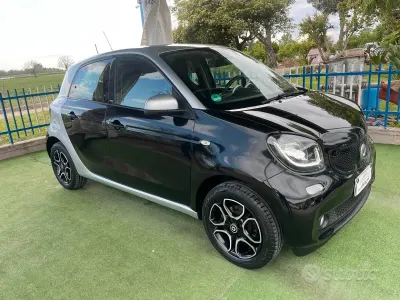 Usata Smart ForFour Prime 71 CV (52 kW) 2015 Nero Utilitaria