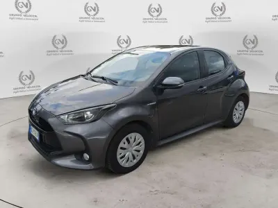 Usata Toyota Yaris Hybrid Business Edition 92 CV (67 kW) 2020 Grigio Berlina