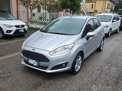 Usata Ford Fiesta Titanium 95 CV (69 kW) 2016 Grigio Berlina
