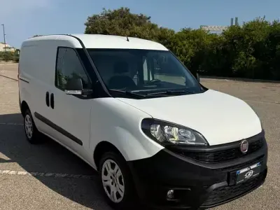 Usata Fiat Doblò Lounge 95 CV (69 kW) 2020 Bianco Monovolume