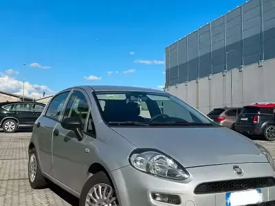 Usata Fiat Punto 69 CV (50 kW) 2018 Grigio Utilitaria