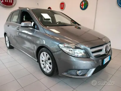 Käytetty Mercedes B180 Executive 109 HP (80 kW) 2013 Harmaa Tila-auto