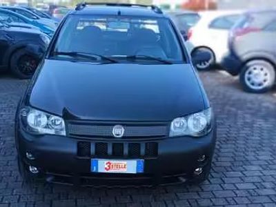 Usado Fiat Strada 95 HP (69 kW) 2011 Preto Pickup