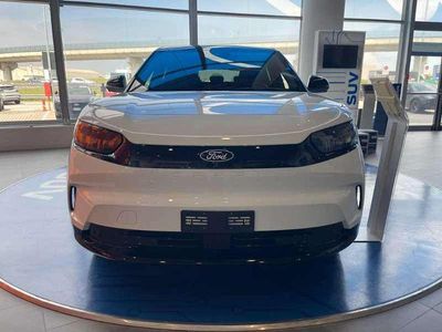 Frozen white Nuova 2025 Ford Capri Extended Range SUV | 48.200 €