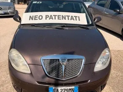 Usata Lancia Ypsilon 75 CV (55 kW) 2009 Marrone Utilitaria