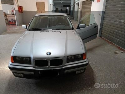 Usata BMW 318 140 CV (102 kW) 1996 Grigio Coupé
