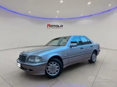 Usata Mercedes C200 192 CV (141 kW) 1997 Grigio Berlina