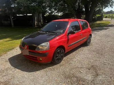 Usata Renault Clio II 58 CV (42 kW) 2001 Rosso Berlina