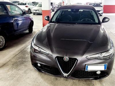 Usata Alfa Romeo Giulia 150 CV (110 kW) 2017 Grigio Berlina