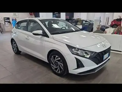 Usata Hyundai i20 82 CV (60 kW) 2024 Bianco Utilitaria