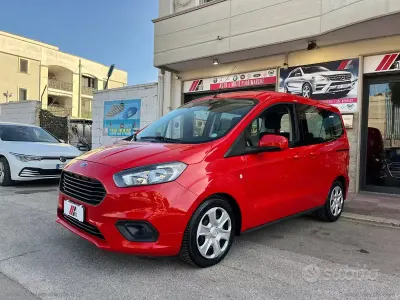 Usata Ford Tourneo Courier Sport 75 CV (55 kW) 2018 Rosso Monovolume