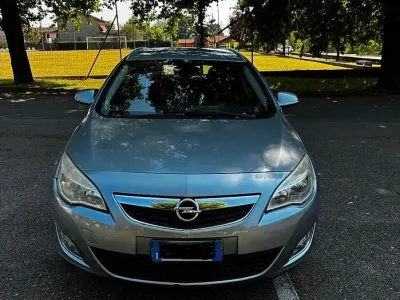 Usata Opel Astra 82 CV (60 kW) 2011 Grigio Station wagon