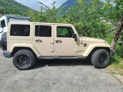 Usata Jeep Wrangler Sahara 200 CV (147 kW) 2011 Beige SUV