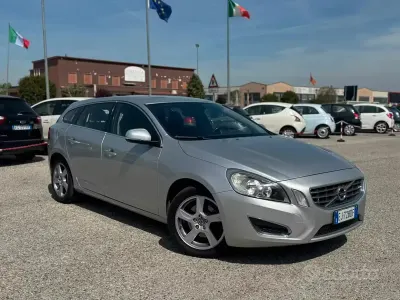 Usata Volvo V60 Momentum 163 CV (119 kW) 2011 Grigio Station wagon