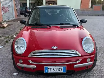 Begagnad Mini One D 75 HK (55 kW) 2003 Röd Halvkombi