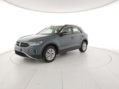 Usata VW T-Roc Life 110 CV (80 kW) 2022 Petroleum blue metallizzato/nero SUV