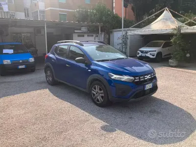 Usata Dacia Sandero Essentiel 101 CV (74 kW) 2023 Blu Monovolume