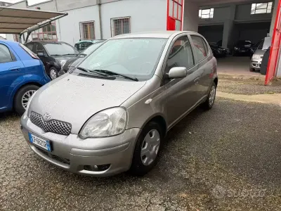 Usata Toyota Yaris Sol 87 CV (63 kW) 2004 Grigio Utilitaria