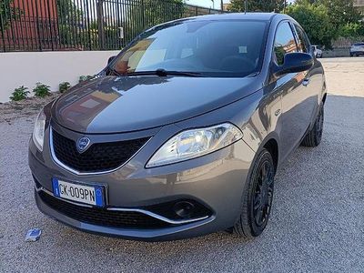 Usata Lancia Ypsilon 95 CV (69 kW) 2018 Grigio Utilitaria
