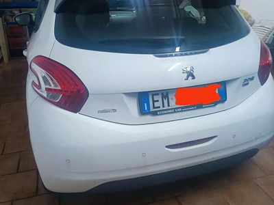 Usata Peugeot 208 Active 68 CV (50 kW) 2013 Bianco Utilitaria