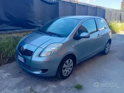 Second-hand Toyota Yaris Sol 69 CP (50 kW) 2007 Gri Hatchback