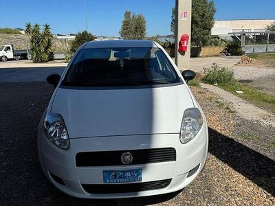 Usata Fiat Grande Punto 75 CV (55 kW) 2010 Bianco Utilitaria