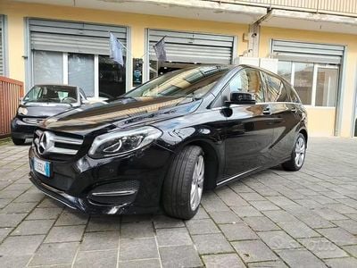 Usata Mercedes B180 109 CV (80 kW) 2018 Nero Monovolume