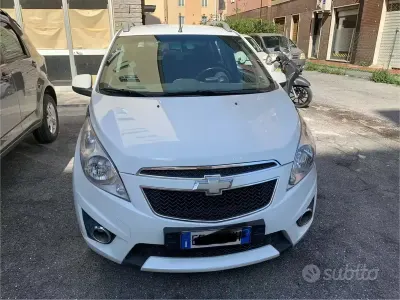 Begagnad Chevrolet Spark LS 81 HK (59 kW) 2011 Vit Halvkombi