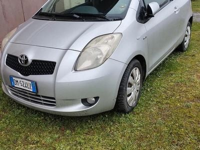 Usata Toyota Yaris 90 CV (66 kW) 2008 Grigio Utilitaria