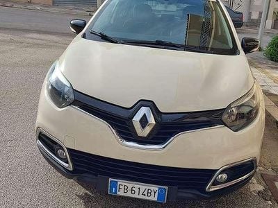 Usata Renault Captur 90 CV (66 kW) 2016 Beige SUV