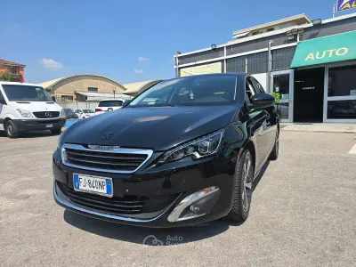 Usata Peugeot 308 120 CV (88 kW) 2017 Nero Utilitaria