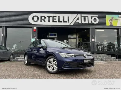 Usata VW Golf VII Life 116 CV (85 kW) 2021 Blu Utilitaria