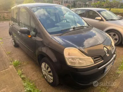 Usata Renault Modus 75 CV (55 kW) 2012 Nero Monovolume