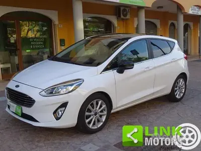 Usata Ford Fiesta Titanium 84 CV (61 kW) 2018 Bianco Utilitaria