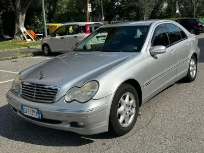 Usata Mercedes C200 Elegance 163 CV (119 kW) 2002 Argento Berlina