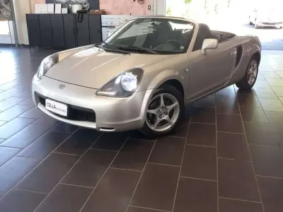 Usata Toyota MR2 140 CV (102 kW) 2001 Argento Cabrio
