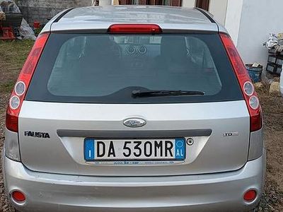 Usata Ford Fiesta Ghia 68 CV (50 kW) 2006 Grigio Berlina